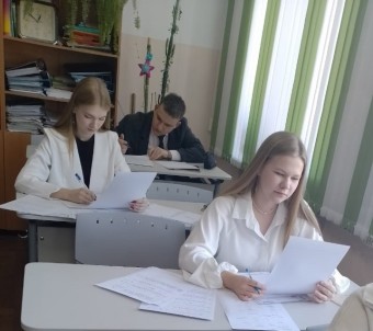Обучающиеся МБОУ «СОШ № 1 с.Новосысоевка» приоритетным считают сдачу ЕГЭ по математике.